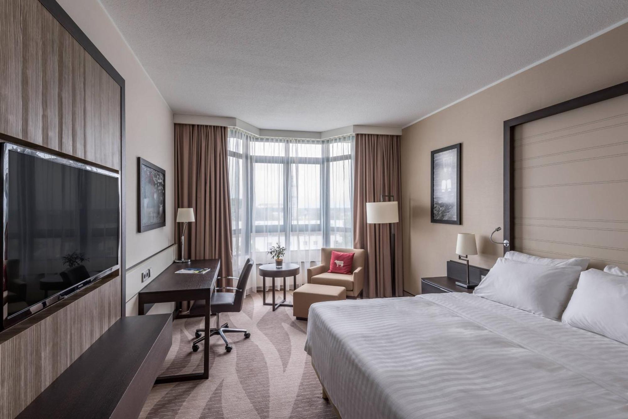 Executive Queen Room,1672566905:JPEG